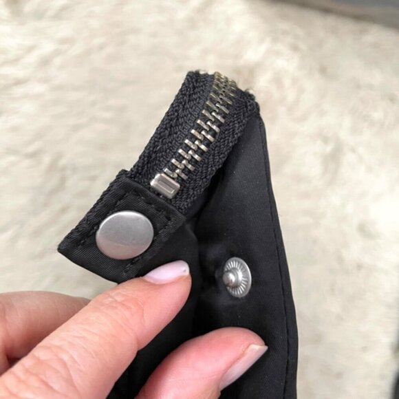 Lululemon Black Travel Pouch / Belt Bag - no belt! 🇨🇦 - Picture 3 of 9